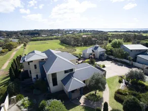 Hilltop Apartments Phillip Island - Image 4
