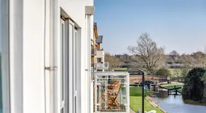 Modern 2Bed, City Centre, Private parking, Balcony - Image 5