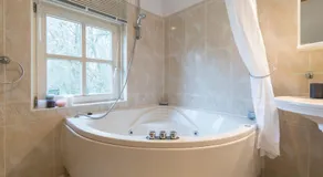 Boxtel Farmstay w Free Parking, Lake View & Space - Image 4