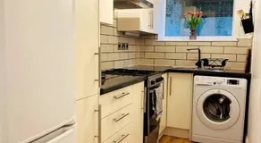 The Nook - A stylish apartment with garden, near the beach - Image 2