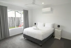 Spacious 4-Bed House in Leafy Plainland - Image 2