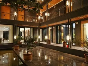 Cangyue Qionglou Lake View Holiday Hotel - Image 3