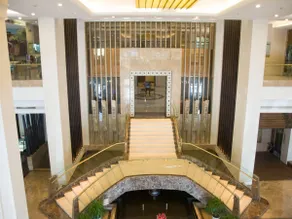 Qingdao Royal Garden Hotel - Image 2