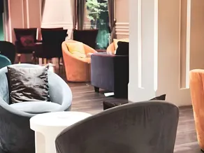 M - Regency Hotel - Image 4
