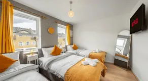 Dockside Home - 5 Comfy Beds-Perfect for Contractors and Families- Free Parking - Image 2