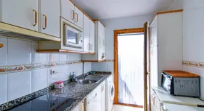 Cómodo y coqueto chalet con jardín en Argoños - Image 5