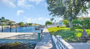 Waterfront Fishing Pier - The Pier Cottage - Image 5