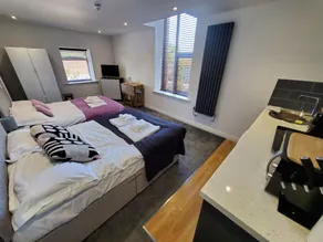 The Ashcroft Studios & Apartments with Free Parking - Image 2
