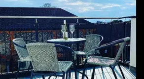 Lees Lookout Holt ,2 bedroom luxury apartment with private parking - Image 5