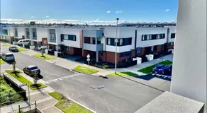 Melbourne CBD link Modern House - Image 5