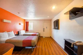Economy Hotel Kansas City - Image 2