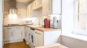 Fantastic, Spacious 2 Bedroom Apartment in Converted Chapel - Image 4