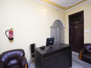 Hotel O Greenview Near Munshi Pulia Metro Station - Image 4