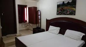 Hotel Sorrento Guest house Anna Nagar East Metro Shenoy Nagar metro budget monthly daily rooms - Image 2
