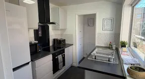 Lincoln 3BR Townhouse 6 Beds Close to CityCentre - Image 4