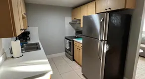 Charming 1 Bedroom minutes from Bush Gardens - Image 2