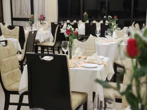 Caravan Hotel - Image 2