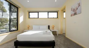 Westmeadow Breeze Skyline Stay 8 Min to Airport - Image 2