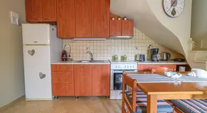 Small House with Garden & View - Image 5