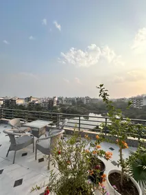 Lake view Condominium near Suraj Kund by Homeyhuts - Image 3