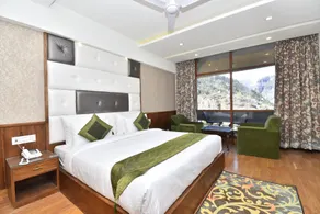Hotel Snowcrests Manor - Image 2