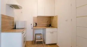 Cosy Balcony Apartment - Image 5