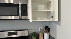 Bright & Airy 1 BDRM Private Apt - Image 5