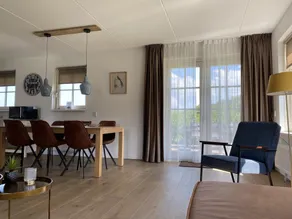 Bungalow avec terrasse et jardin - Image 2