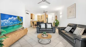 Cozy 3-Bedroom Oasis with Pool Access in Cairns - Image 2
