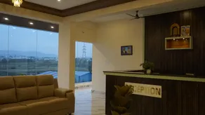 D D Luxury Inn - Image 2