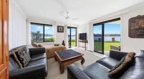 Waterfront on Manly Harbour - Image 2
