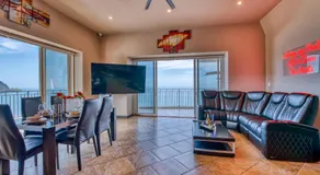 SecretJaco - Luxury Beach Front Penthouse with Pool & Jacuzzi - Image 4