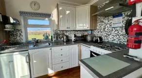 BAYVIEW self-catering coastal bungalow in rural West Wight - Image 4