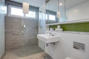 Spacious 2-Bed Apartment Close to City - Image 2