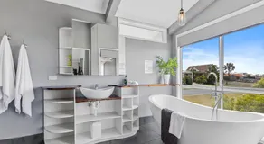 Big Red Beach House - Rainbow Beach - Wifi - Image 2