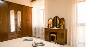 Sunny Maltese townhouse Madonnina Kalkara - Happy Rentals - Image 2