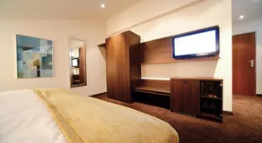 Stern - Image 2