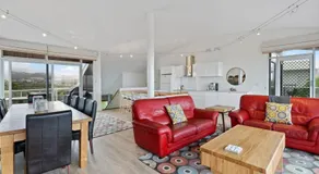 Chiton Breeze - Seagull Ave Hayborough - Linen Included - Image 4