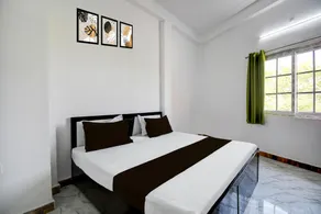 SPOT ON by OYO Hotel Gold Inn - Image 2