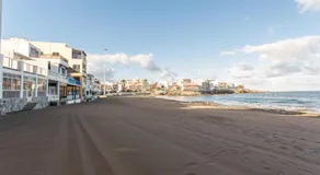 Front line beach with fantastic terrace. - Image 5