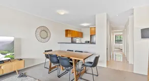 Live the Brisbane Life, 5 Min to Felons - Image 3