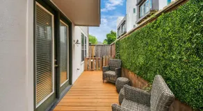 Downtown 3 Story Zen Home W Pool Table for Family - Image 5