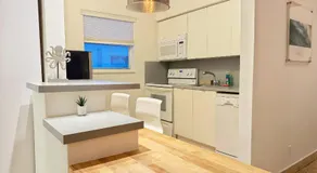 Sunny Two Bed Studio Prime Close Beach Location Apt20 - Image 4