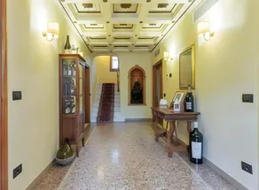 Villa Luccon Mirano • Elegant Double/Twin Room 5 - Image 5