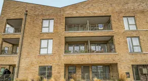 Peaceful and stylish apartment near Cambridge with parking - Image 5