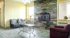 Super 8 by Wyndham Indianapolis South - Image 2