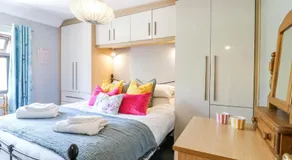 Corner Cottage - Image 2