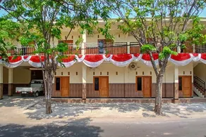 RedDoorz at Dien Homestay Syariah Alun-alun Pasuruan - Image 5