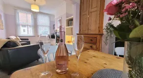 Hartoft St - 2 bed near river - Image 5