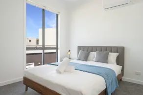 Long Stay Modern 4BR Family Home free Parking - Image 2